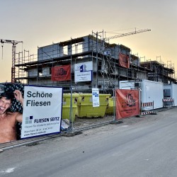 2021 Neubau Zwei Mehrfamilienhäuser mit je 5 Wohnungen, Fahrstuhl, Technikräume, Tiefgarage und Stellplätzen